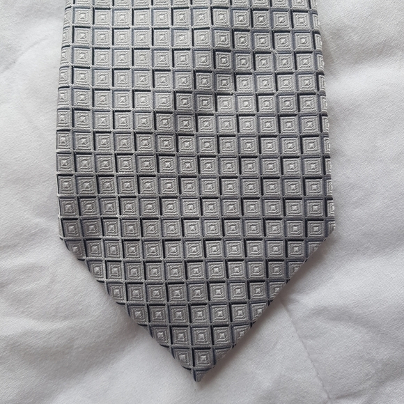 Donald J. Trump Signature Collection Silk Tie - Picture 2 of 6